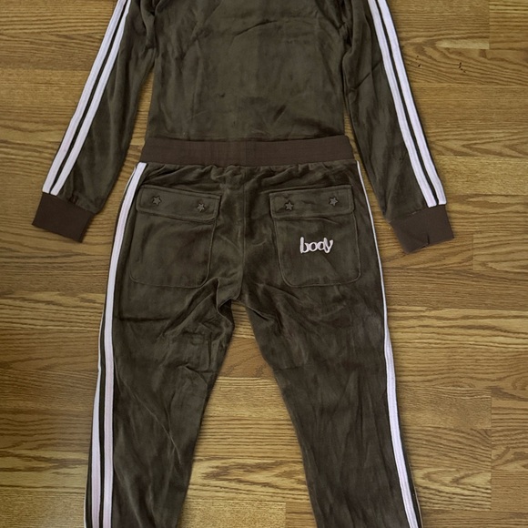 BODY BY RAVEN VELOUR TRACKSUIT BROWN/PINK - Picture 4 of 6